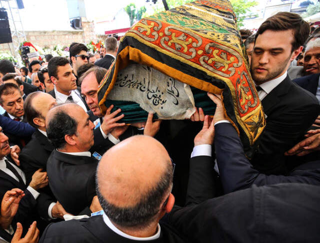 Torunları Erdoğan Demirören'in Tabutunun Başından Biran Olsun Ayrılamadı