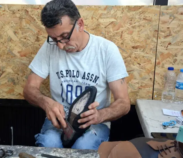 40 Yıldır El İşi ile Ayakkabı Yapıyor