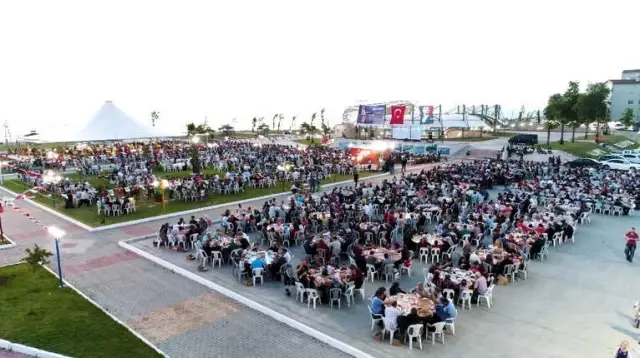Alaplı'da 3 Bin Kişi İftarda Buluştu Alaplı'da 3 Bin Kişi İftarda Buluştu