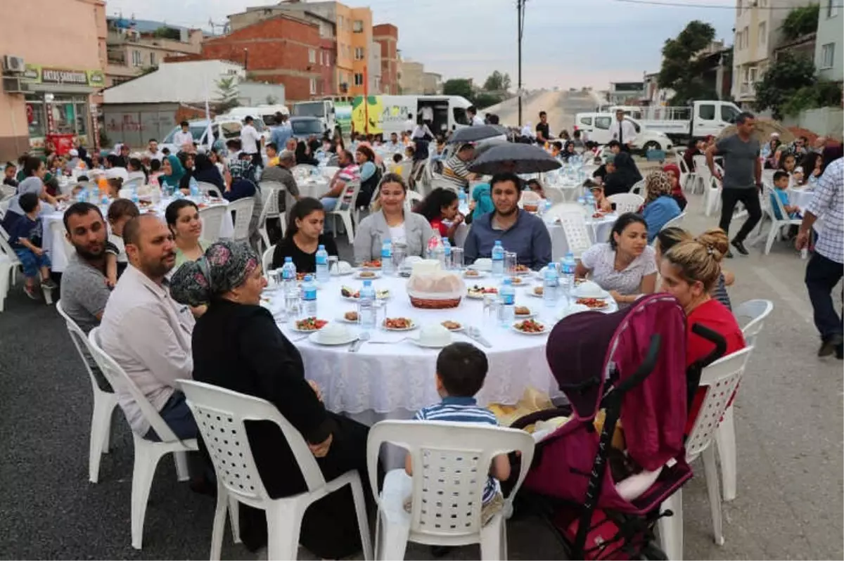 Altınova Mahallesi'nde İftar Coşkusu