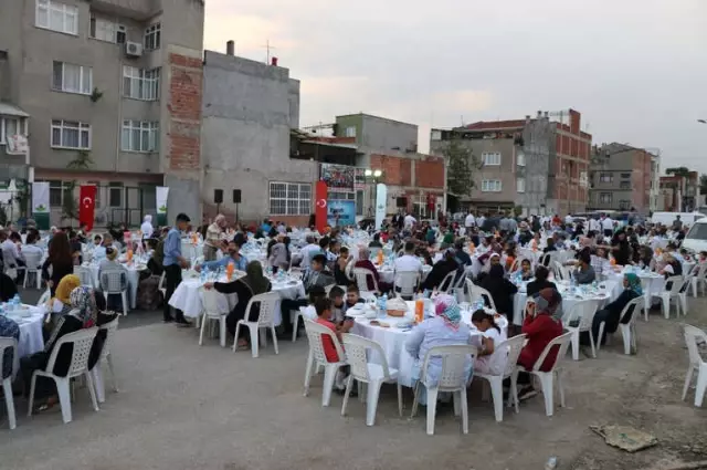 Altınova Mahallesi'nde İftar Coşkusu Altınova Mahallesi'nde İftar Coşkusu
