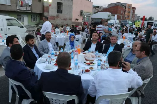 Altınova Mahallesi'nde İftar Coşkusu Altınova Mahallesi'nde İftar Coşkusu