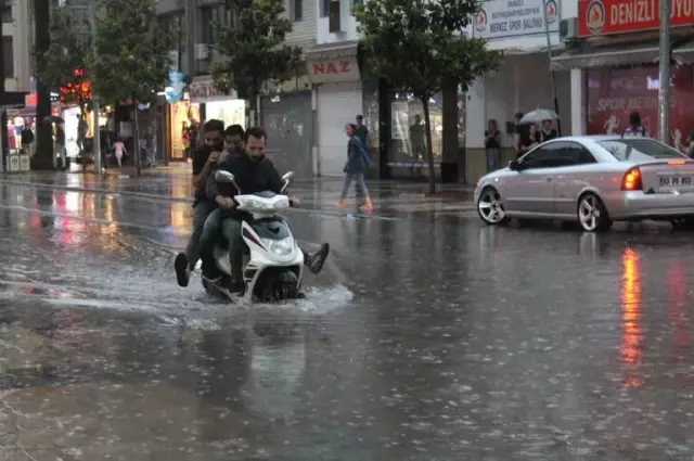 Denizli'de Sağanak Yağmur Su Baskınlarına Neden Oldu