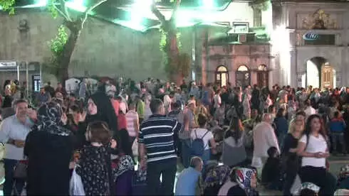 Eyüp Sultan'da Kadir Gecesi Coşkusu Eyüp Sultan'da Kadir Gecesi Coşkusu