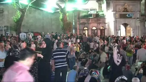 Eyüp Sultan'da Kadir Gecesi Coşkusu Eyüp Sultan'da Kadir Gecesi Coşkusu