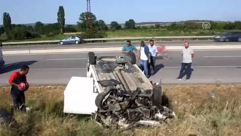 Ezine'de Trafik Kazası: 3 Yaralı
