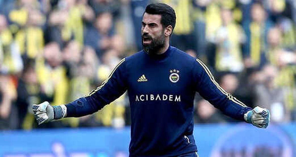 Ali Koç, Volkan Demirel'in Bir Şampiyonluk Daha Görerek Veda Etmesine Sıcak Bakıyor