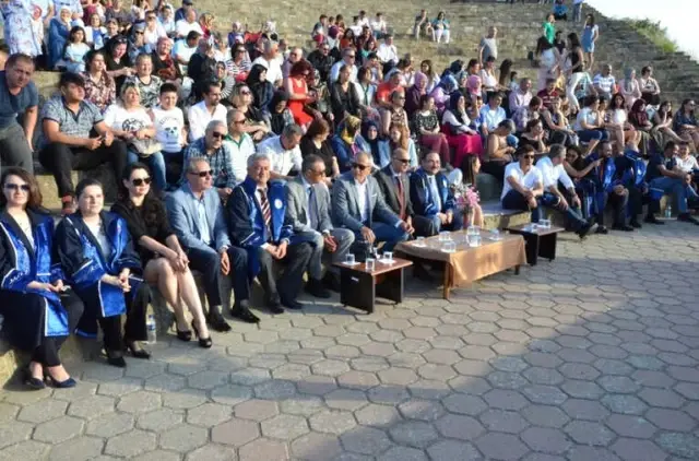 Gökçeada Uygulamalı Bilimler Yüksekokulu Mezuniyet Töreni Gerçekleştirildi