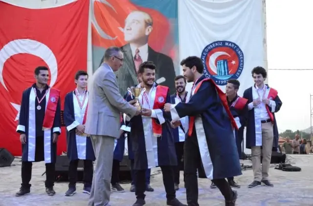 Gökçeada Uygulamalı Bilimler Yüksekokulu Mezuniyet Töreni Gerçekleştirildi