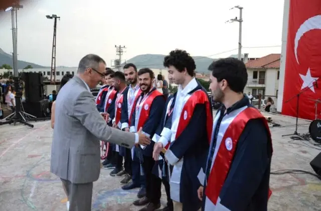 Gökçeada Uygulamalı Bilimler Yüksekokulu Mezuniyet Töreni Gerçekleştirildi