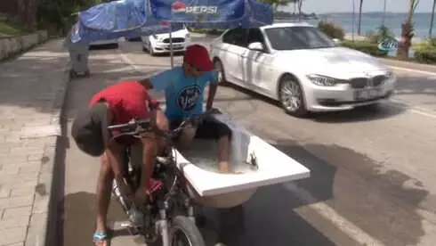 Sıcaktan Bunalan Adanalı Gençler Serinlemek İçin Motoküvet Yaptı