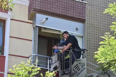 Apartmandaki Yangında Mahsur Kalan 11 Kişi Kurtarıldı