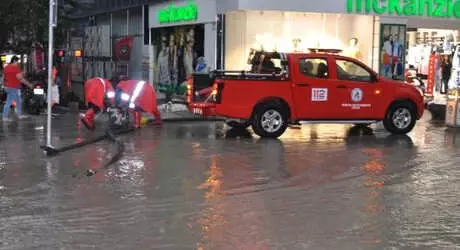 Denizli'de Sağanak Su Baskınlarına Neden Oldu