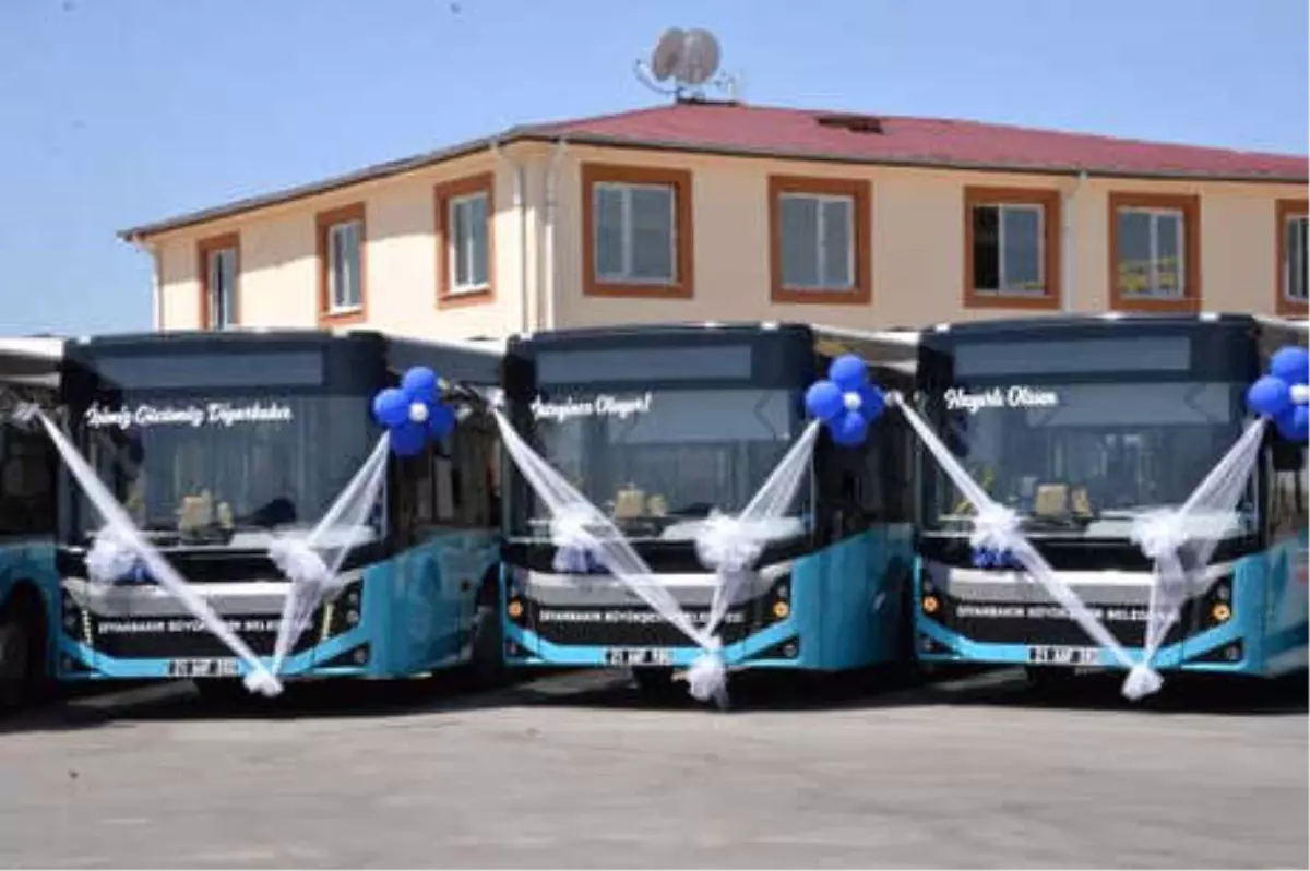 Diyarbakır'da, Belediye 50 Yeni Otobüsü Hizmete Soktu