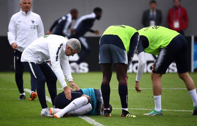 Fransız Milli Takımının Antrenmanında Genç Yıldız Mbappe Sakatlandı