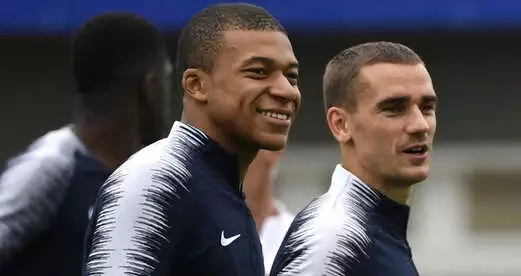 Fransız Milli Takımının Antrenmanında Genç Yıldız Mbappe Sakatlandı