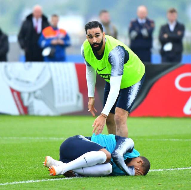 Fransız Milli Takımının Antrenmanında Genç Yıldız Mbappe Sakatlandı