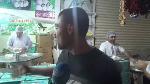 İsotlu Pişmaniyeden Sonra Kahveli ve Meyveli Pişmaniye İsotlu Pişmaniyeden Sonra Kahveli ve Meyveli Pişmaniye