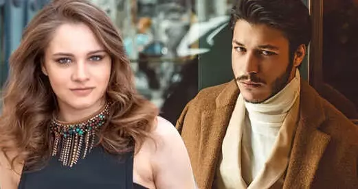 Dizi Setindeki Arkadaşlıkları Aşka Dönüştü! İşte Kubilay Aka ve Miray Daner Çiftinden İlk Aşk Fotoğrafı