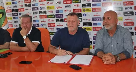 Mesut Bakkal, Aytemiz Alanyaspor'la 1 Yıllık Anlaştı