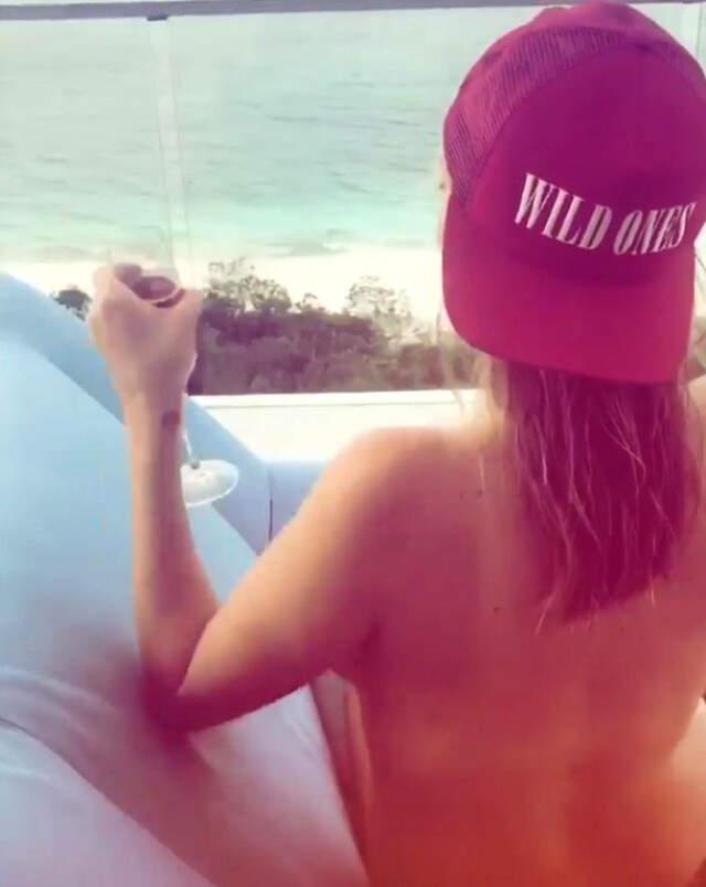 Model Kate Upton Yeni Yaşını Çıplak Fotoğrafla Kutladı