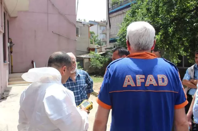 Sokağa Yayılan Koku Ekipleri Harekete Geçirdi