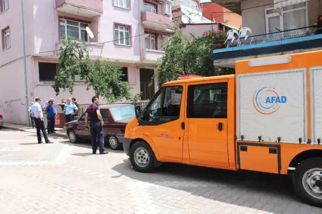 Sokağa Yayılan Koku Ekipleri Harekete Geçirdi