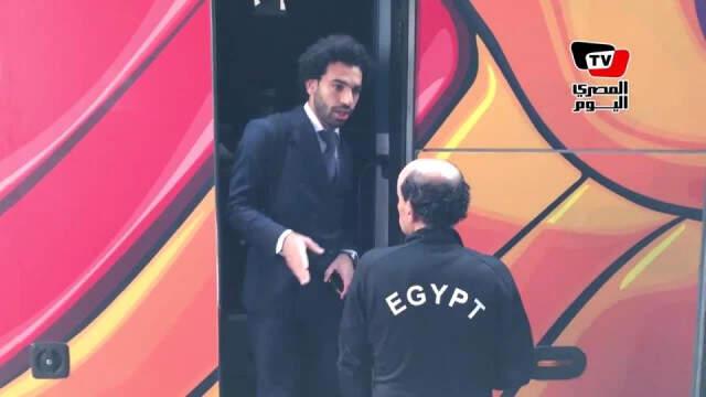Salah ile Selfie Çektirmek İsteyen Taraftar, Yıldız Futbolcuyu Az Kalsın Yeniden Sakatlıyordu
