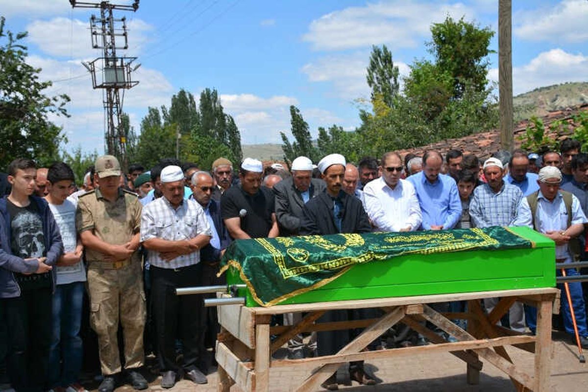 Seçmen Kağıdı Tartışması Sonucu Öldürülen Muhtar Toprağa Verildi
