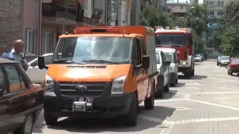 Sokağa Yayılan Koku Ekipleri Harekete Geçirdi