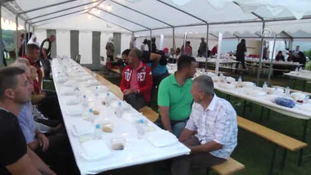 Tdv Bosna Hersek'te 'İyilik Sofrası' Kurdu