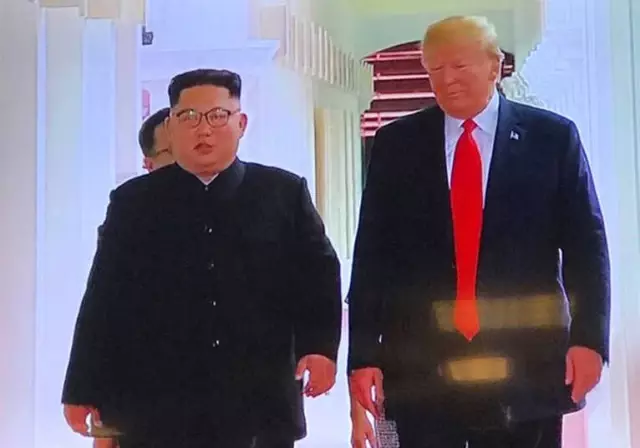 Trump ve Kim, Singapur'da Buluştu