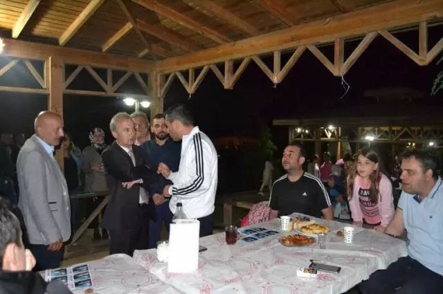 Ak Partililere Kestaneci'de Sevgi Seli
