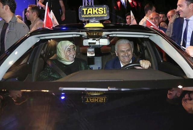Başbakan Yıldırım, Önlüğü Takıp Pide Pişirdi