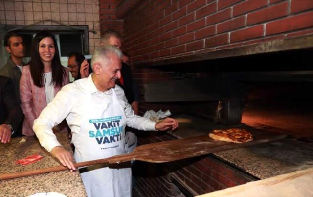 Başbakan Yıldırım, Önlüğü Takıp Pide Pişirdi