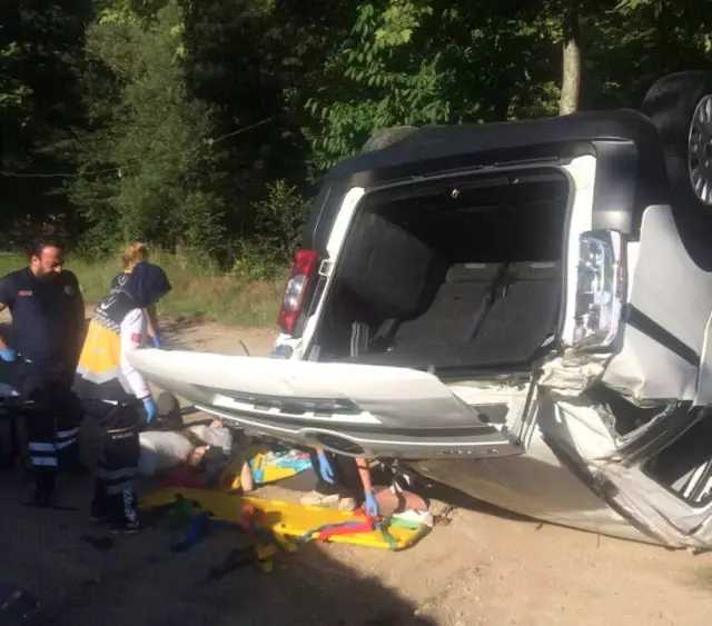 Bursa'da Ticari Araç Şarampole Yuvarlandı: 4 Yaralı