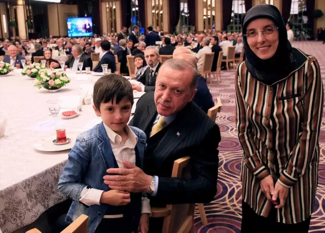 Cumhurbaşkanı Erdoğan, Ankara Muhtarları ile Sahurda Bir Araya Geldi