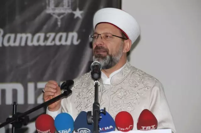 Diyanet İşleri Başkanı Erbaş, Vanlılarla İftarda Buluştu Diyanet İşleri Başkanı Erbaş, Vanlılarla İftarda Buluştu