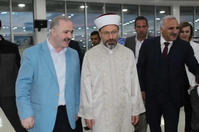 Diyanet İşleri Başkanı Erbaş, Vanlılarla İftarda Buluştu Diyanet İşleri Başkanı Erbaş, Vanlılarla İftarda Buluştu