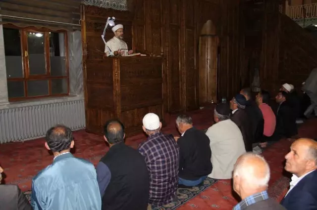 Diyanet İşleri Başkanı Erbaş, Vanlılarla İftarda Buluştu Diyanet İşleri Başkanı Erbaş, Vanlılarla İftarda Buluştu