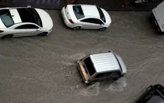 İskenderun'da Sağanak Yağış