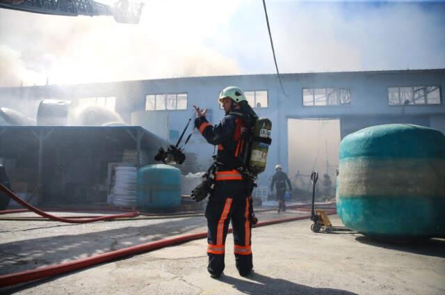 İstanbul'da Korkuya Sebep Olan Fabrika Yangını Kontrol Altına Alındı