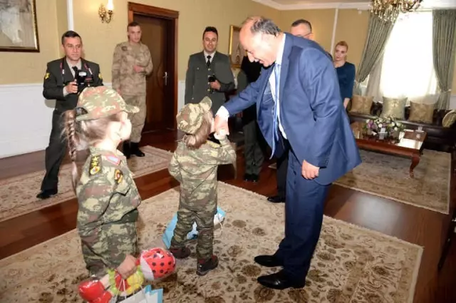 Jandarma Teşkilatından Vali Azizoğlu'na Ziyaret Jandarma Teşkilatından Vali Azizoğlu'na Ziyaret