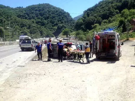 Kaza Yaptığı Aracının Başından Ayrılmadı
