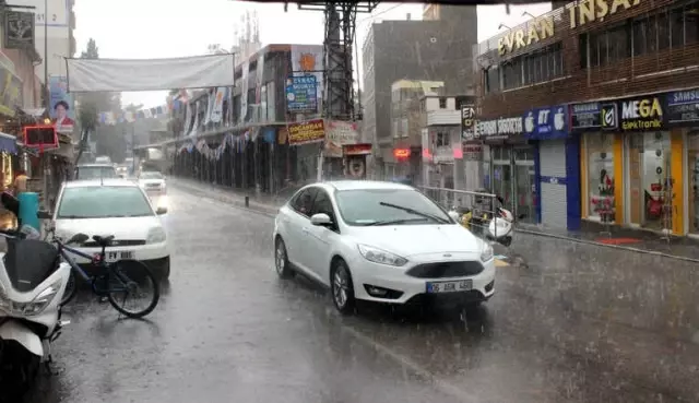 Kilis'te Sağanak Yağmur Etkili Oldu