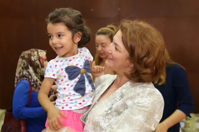 Miniklerin Bayram Hediyeleri HBB'den