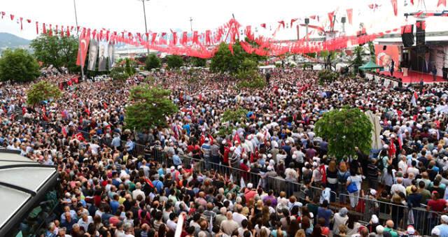 Muharrem İnce Ordu'da Kendisini Karşılayan Horon Ekibiyle Horon Tepti
