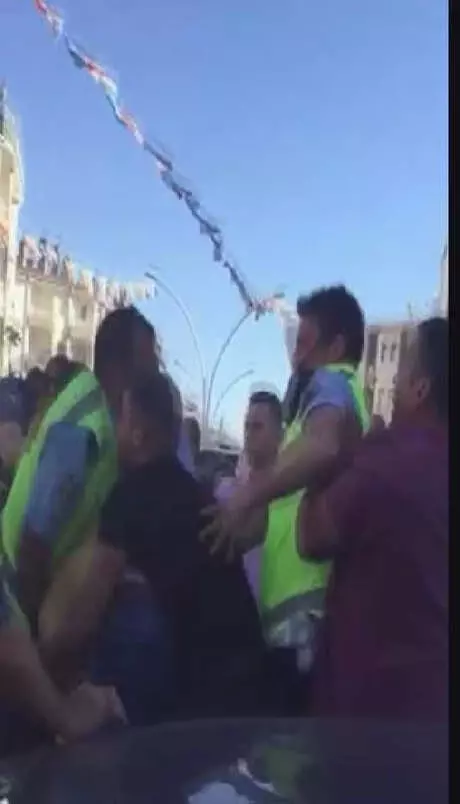 Polis ile Baba Oğulun Kavgası Kamerada