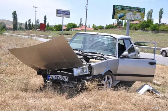 Sivas'ta Trafik Kazası: 4 Yaralı