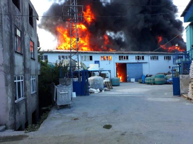 Son Dakika! İstanbul Ayazağa'da Korkutan Fabrika Yangını